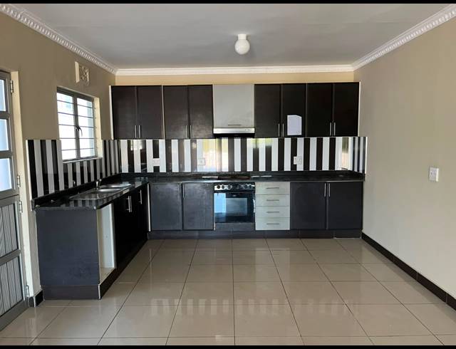 4 BEDROOM SIMPLEX TO LET IN HILLARY